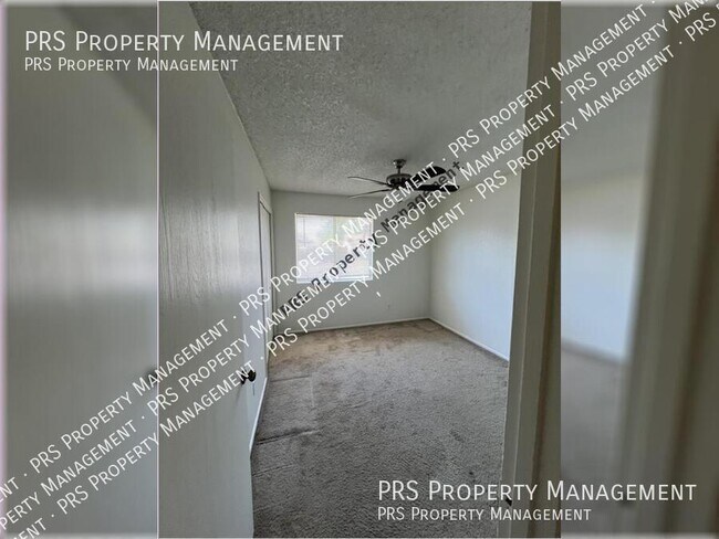 Building Photo - 1407 W Palomino Dr
