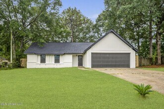 Building Photo - 214 W Lakewood Dr