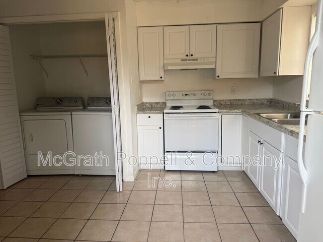 Foto del edificio - 3828 Lakeshore Dr
