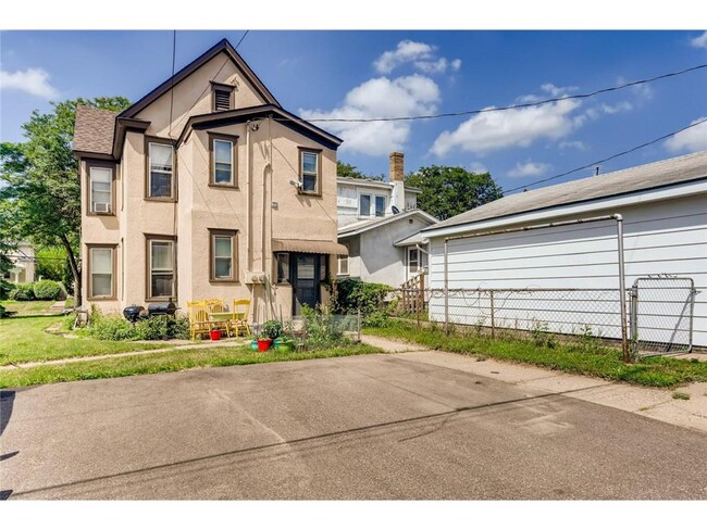 Foto del edificio - 634 19th Ave NE