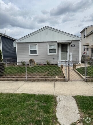 Building Photo - 6043 74th Ct