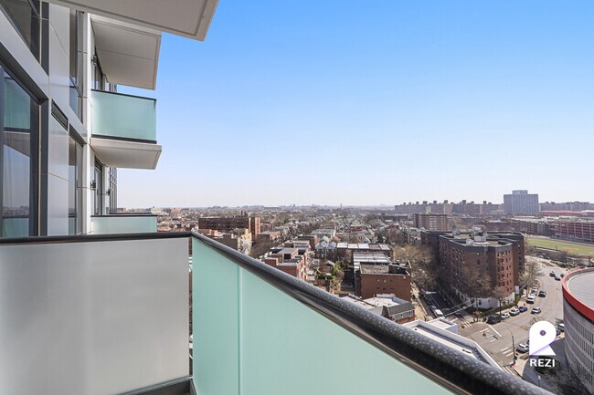Foto del edificio - 8808 Justice Ave