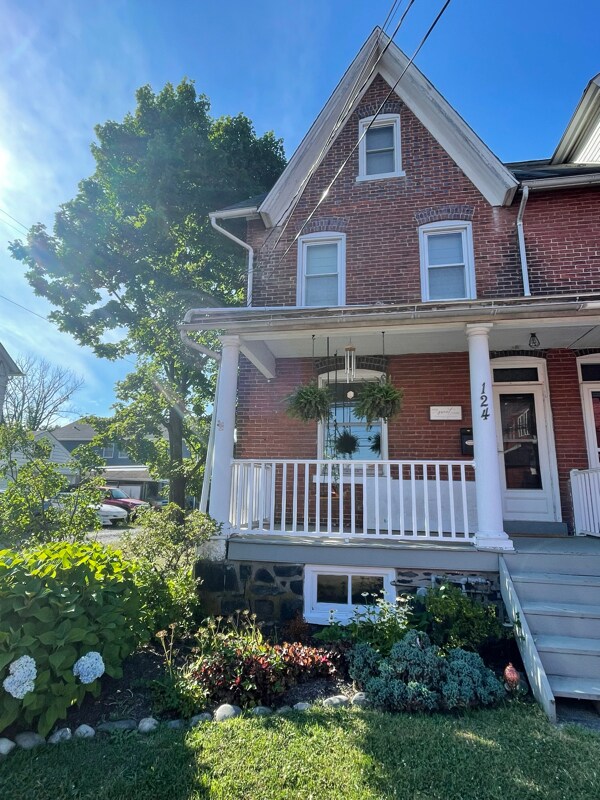 Primary Photo - 124 Park Ave