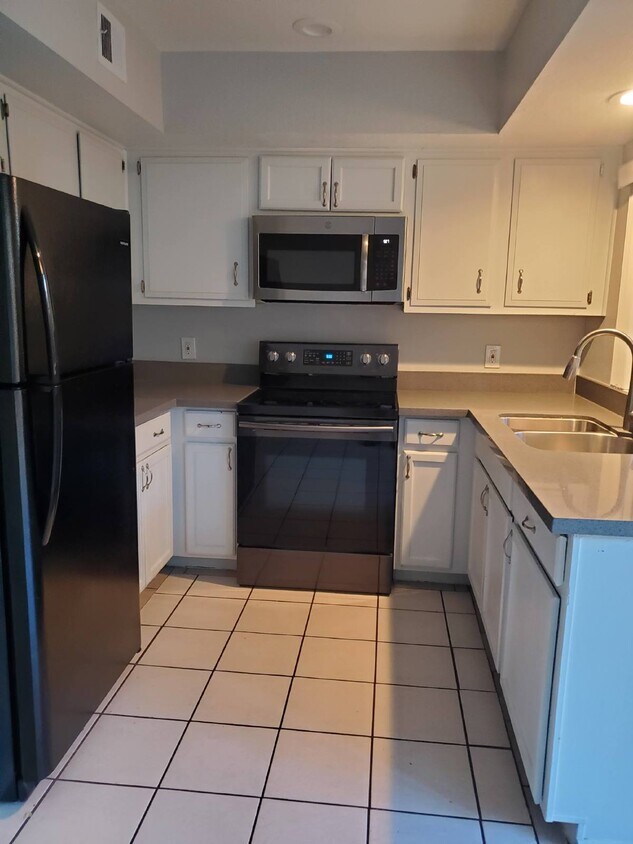 For Rent: Charming 2-Bedroom, 2-Bathroom T... - For Rent: Charming 2-Bedroom, 2-Bathroom T...