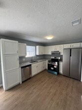 Building Photo - 12 Apple Ln