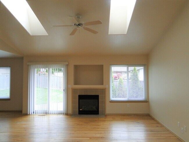 Building Photo - 7520 192nd Ave E