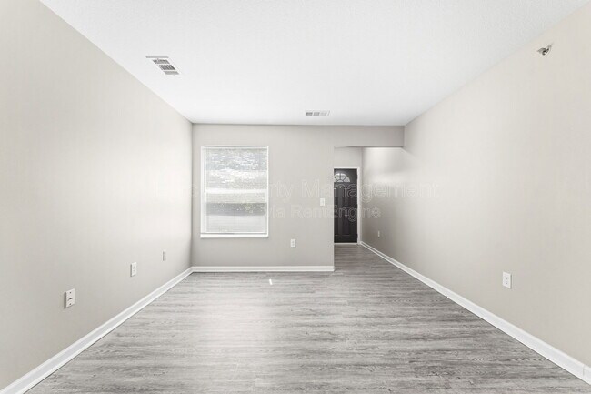 Building Photo - 9030 Charlotte Ct