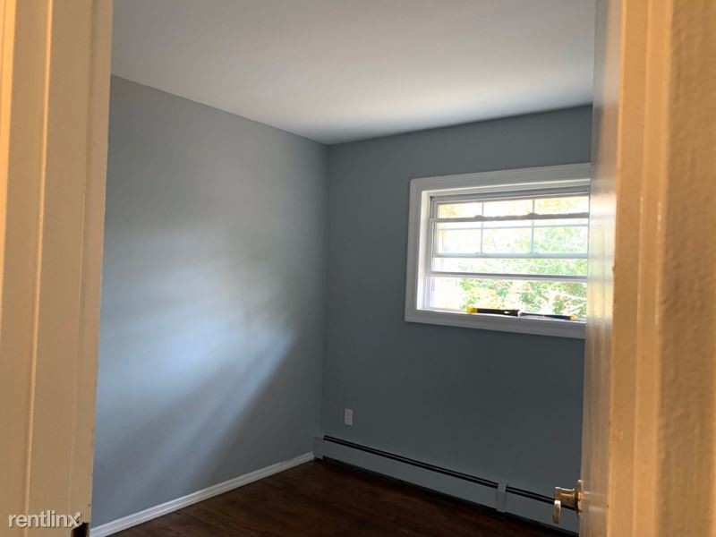 Foto del edificio - 3 br, 1 bath House - 129 Shinnecock Ave
