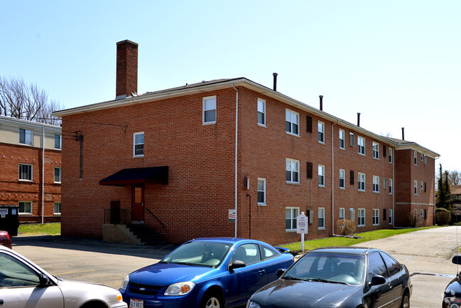 Building Photo - Colonial Arms