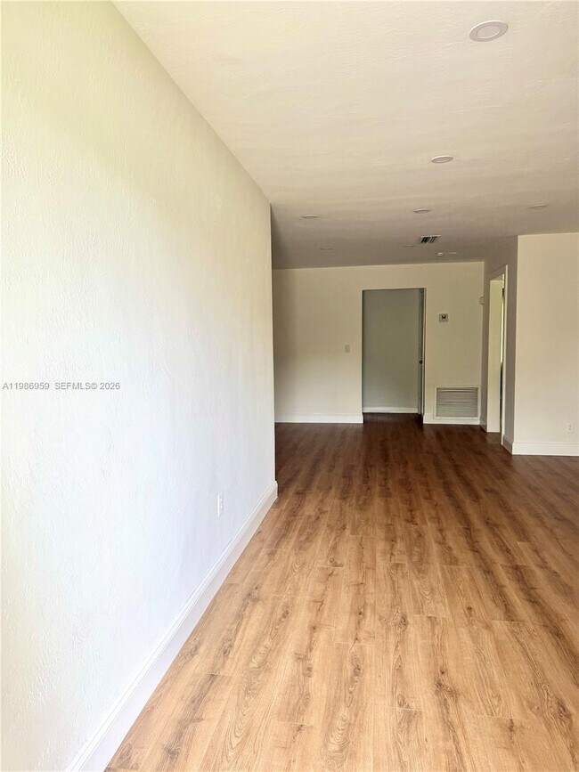 Foto del edificio - 11201 NE 3rd Ave