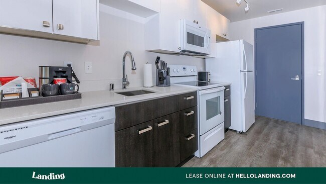 Foto del edificio - 229 Andover Park E