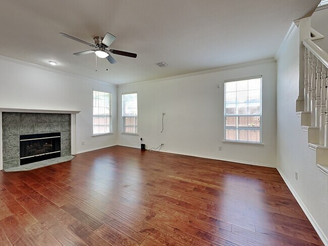 Foto del edificio - 2704 Buck Hill Dr