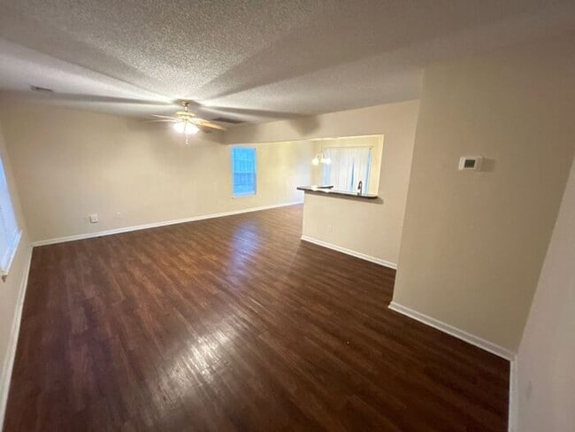 Building Photo - 5 Elders Pond Ct