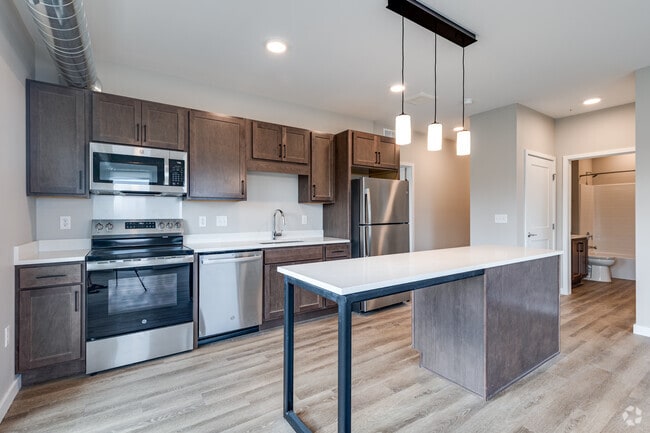 2BR, 2BA - 824SF - Kitchen - Balsam on Broadway