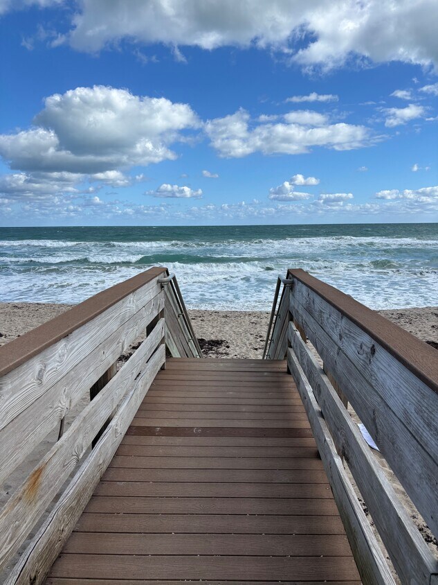 Building Photo - 9500 S Ocean Dr