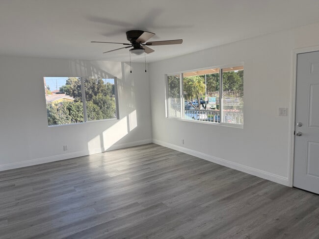 Building Photo - 3275 Saturn Ave