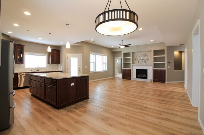 Building Photo - 3 Bedroom, 2.5 Bath + an Office Home in Richland