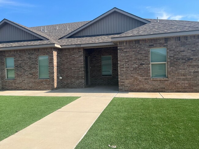 Building Photo - Townhome- Walking Distance to Lubbock Cooper