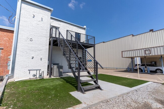 Building Photo - 216 E Rogers Blvd