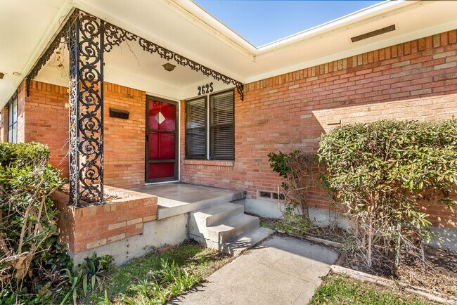 Foto del edificio - 3-bedroom, 2-bath home with 2-car garage in Casa View