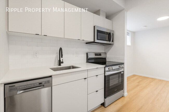 Photo du bâtiment - Modern 1 Bed, 1 Bath Basement/Lower | No P...
