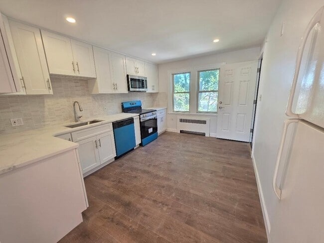 Building Photo - 110 Clay St