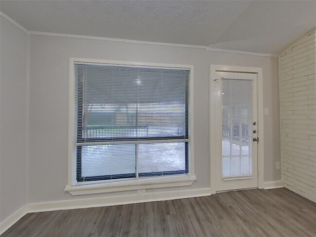Foto del edificio - 120 WoodCrest Dr