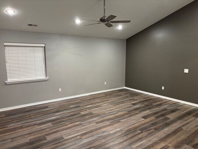 Building Photo - Home in Gated Community