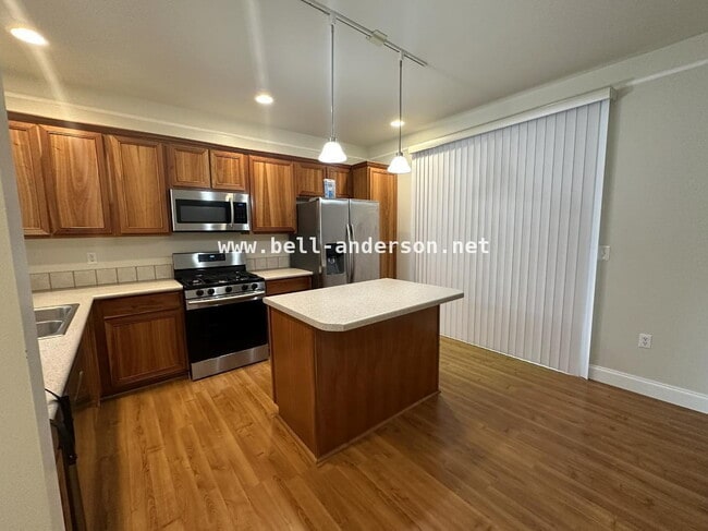 Building Photo - 3 Bedroom Renton Townhome Available NOW!