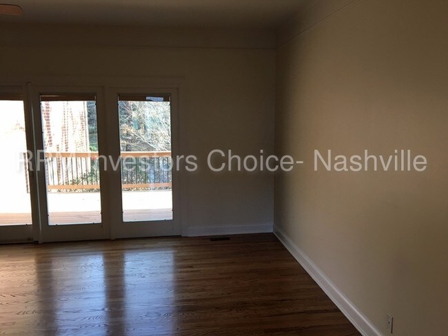 Building Photo - Executive 5/5 Home in Brentwood!