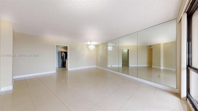 Building Photo - 13953 Kendale Lakes Cir