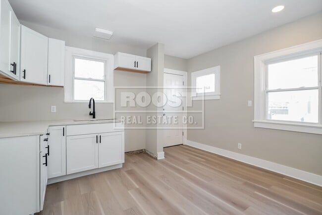 Building Photo - Welcome to this charming 3-bedroom, 1-bathroom house located in the heart of Columbus, OH!