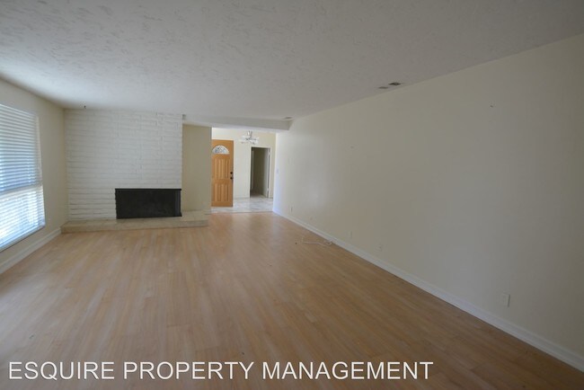 Building Photo - 538 Calle Sequoia