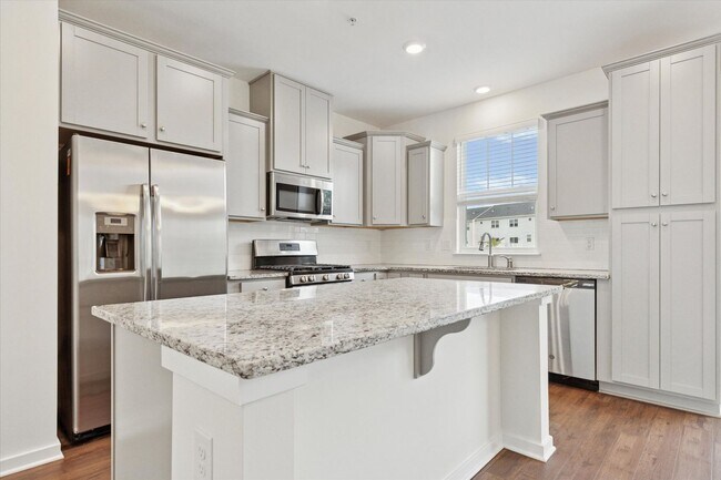 Foto del edificio - Available Immediately – 3 Bedroom / 2.5 Ba...