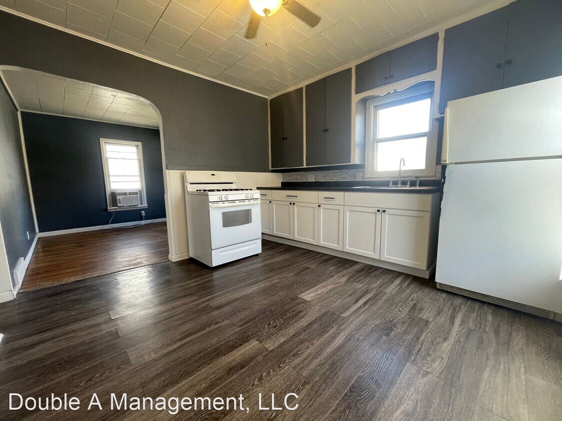 2 br, 1 bath House 1754 Locke St. House Rental in Waterloo, IA