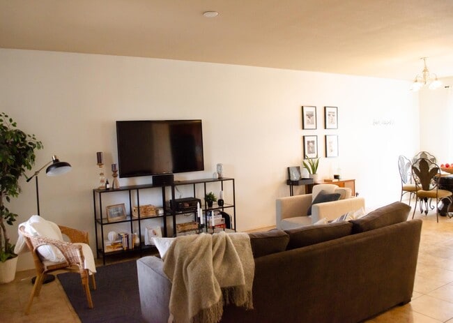 Building Photo - 2401 E Rio Salado Pky