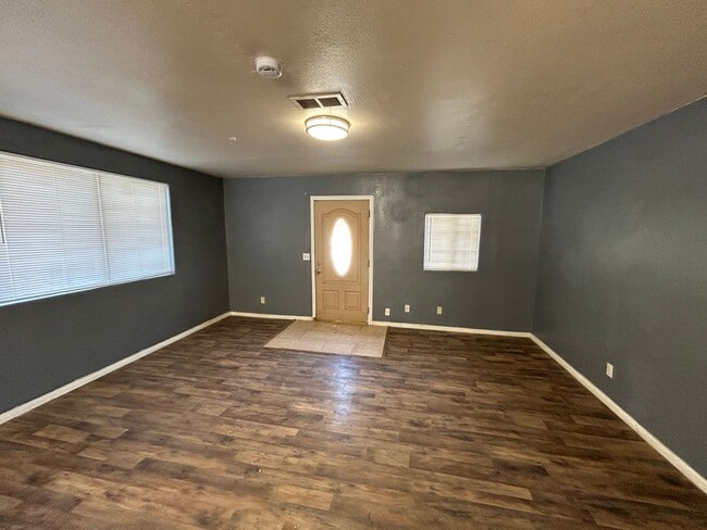 Building Photo - 232 Oswell St