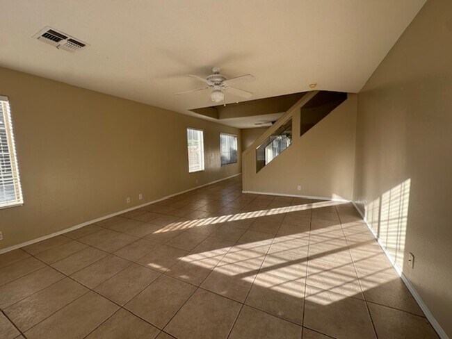 Foto del edificio - TWO STORY HOME NEAR SAN TAN MALL