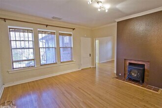 Building Photo - 1315 Kavanaugh Blvd