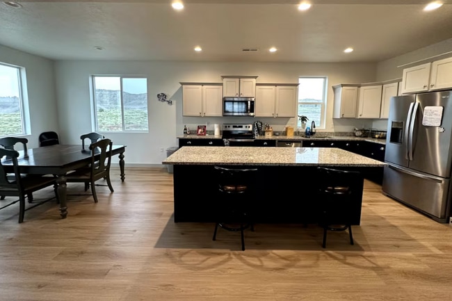 Building Photo - Modern 3-Story House with Rooftop Access-option to rent mother in law apartment separately