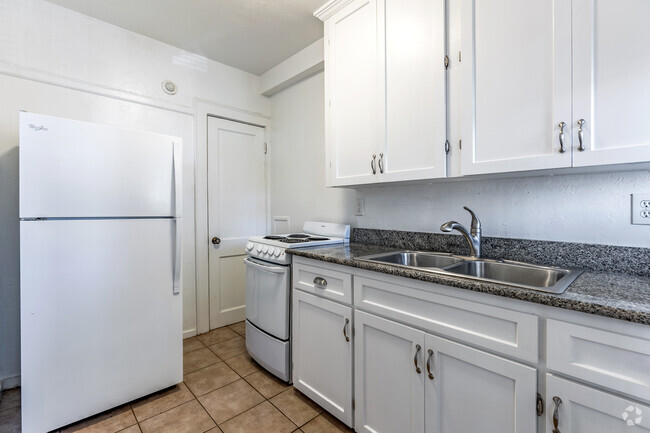 2BR, 1BA - 750SF - Kitchen - Spanish Oaks Apartments