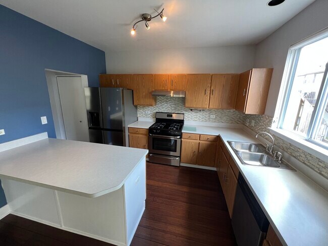 Building Photo - 432 Littleton Trail