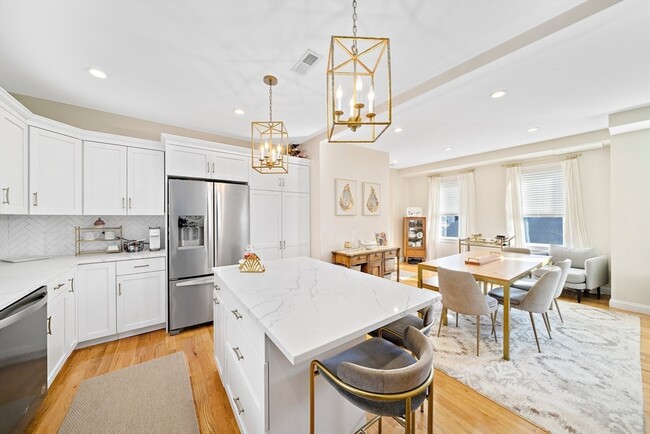 Building Photo - 11 Mason St