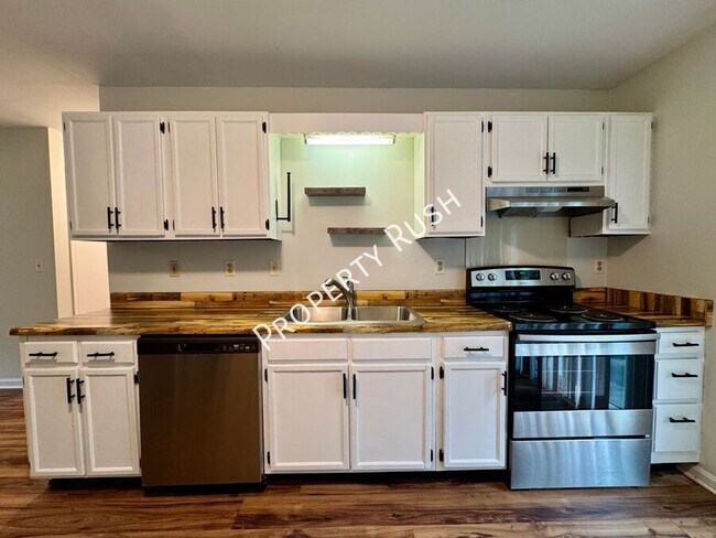 Foto del edificio - 8740 Millard Lee Ln