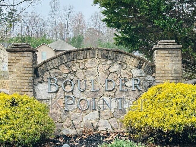 Foto del edificio - 8025 Poplar Grv Ln