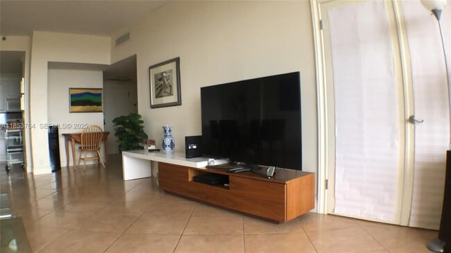 Foto del edificio - 151 Crandon Blvd