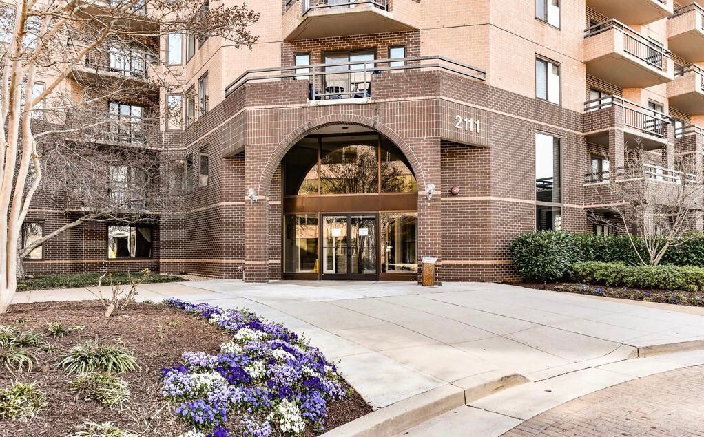 Foto principal - 2111 Wisconsin Ave NW