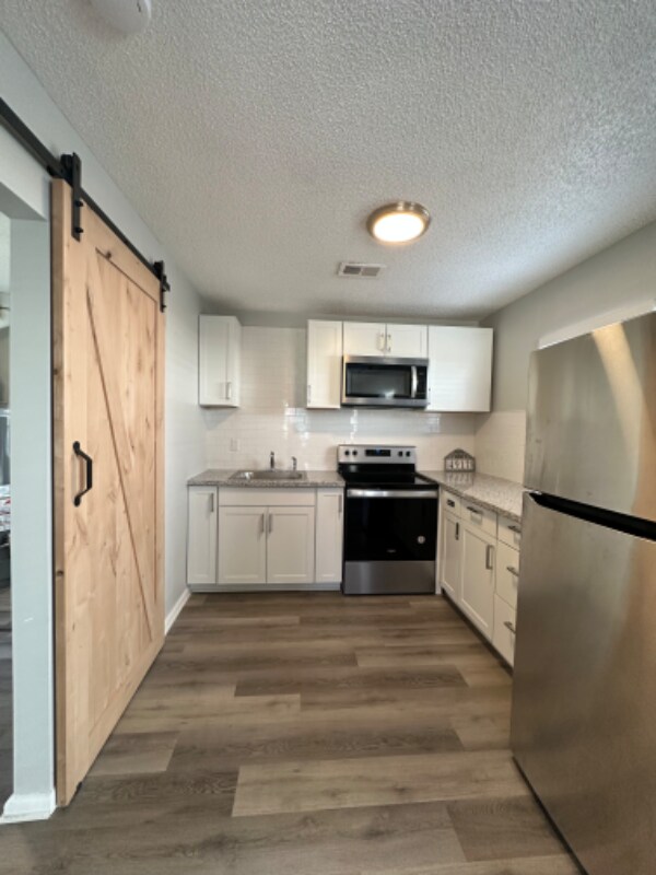 Building Photo - 4917 Vista St