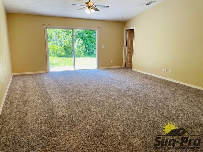 Building Photo - 5909 Springview Dr