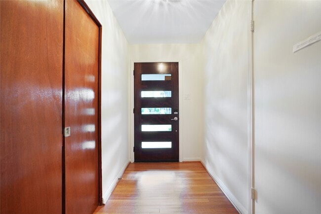 Foto del edificio - 5643 Terwilliger Way